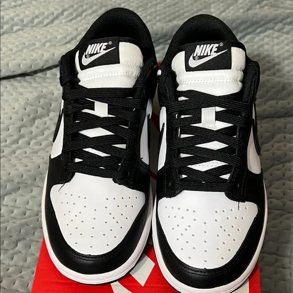 Nike Dunk Low Pandas - Picture 3 of 6
